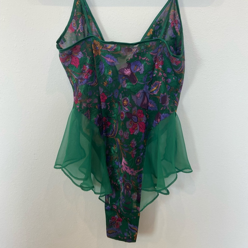VINTAGE VICTORIA'S SECRET BODYSUIT (S)